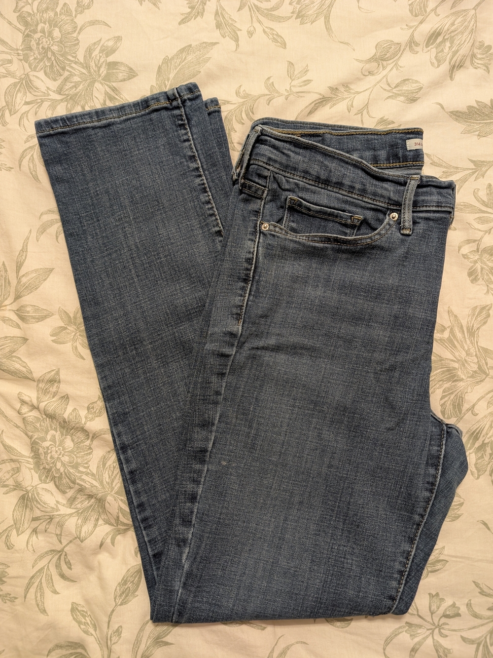 Levi's 314 Shaping Straight Jeans